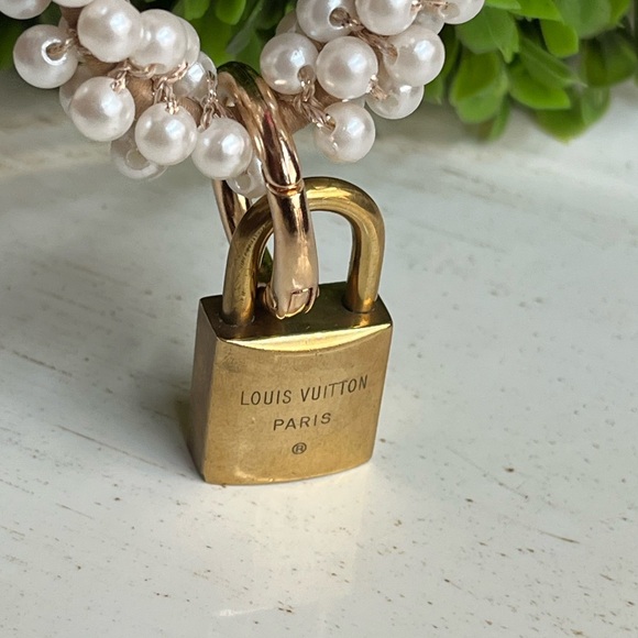 Vintage Louis Vuitton lock number 221. No key - Picture 2 of 5